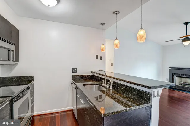 $275,000 | 5376 Bedford Terrace, Unit 76D, Alexandria, VA 22309