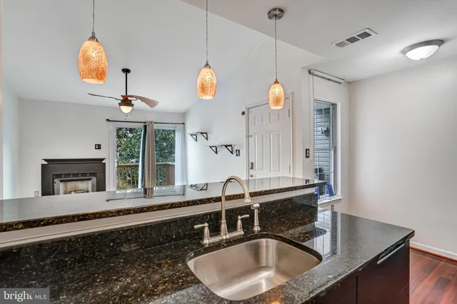 $275,000 | 5376 Bedford Terrace, Unit 76D, Alexandria, VA 22309