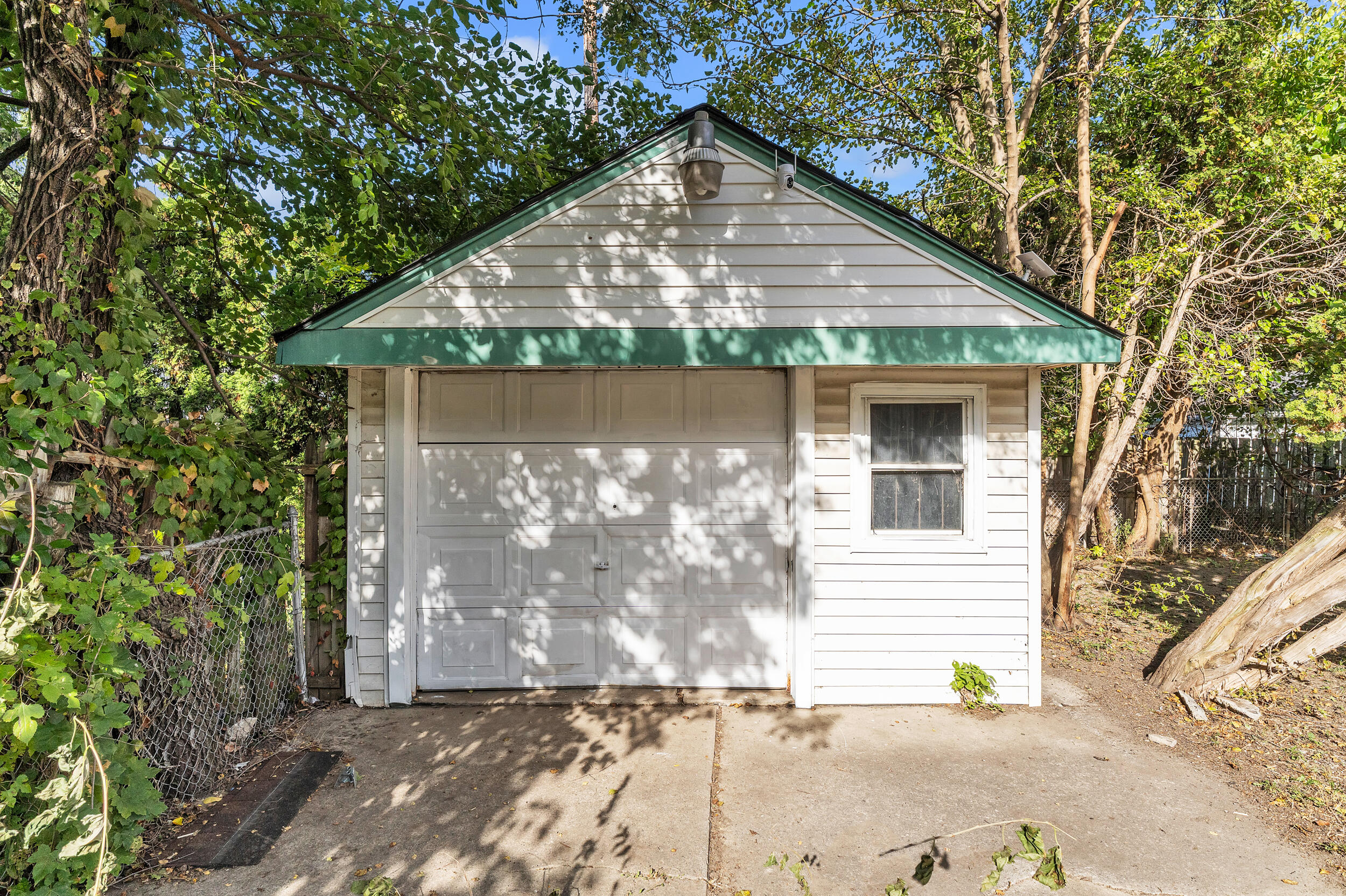 10904 Mogul Street Detroit, MI 48224 - Photo 23 of 29 Garage