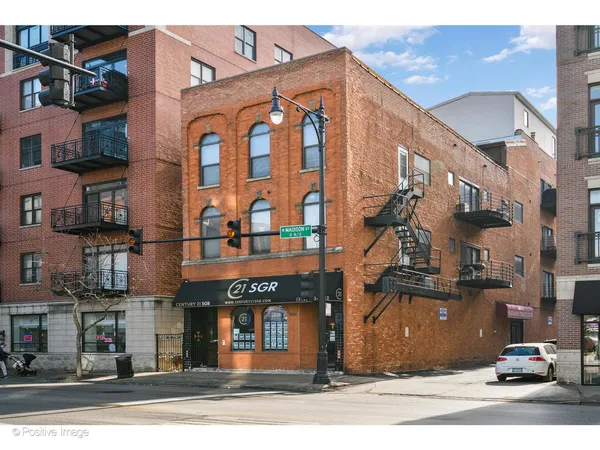 $900,000 | 1161 West Madison Street, Unit 4S, Chicago, IL 60607