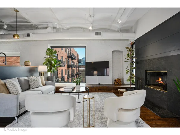 $875,000 | 1161 West Madison Street, Unit 4S, Chicago, IL 60607