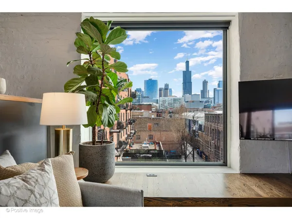 $875,000 | 1161 West Madison Street, Unit 4S, Chicago, IL 60607