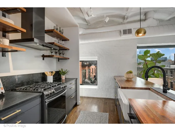 $875,000 | 1161 West Madison Street, Unit 4S, Chicago, IL 60607