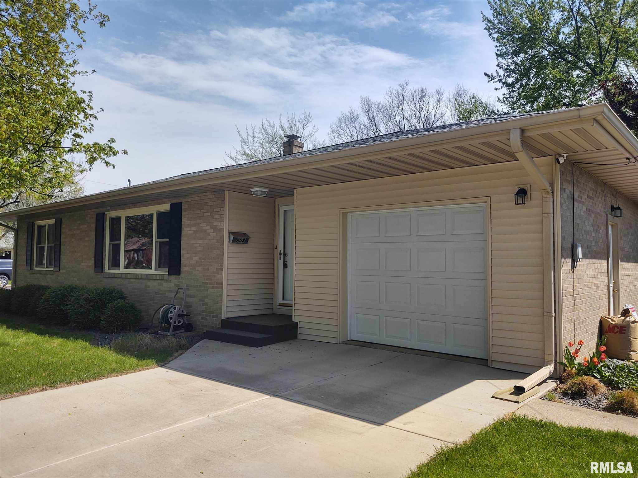808 Sheridan Road Pekin, IL 61554 - Photo 1 of 33 Gallery Image 1
