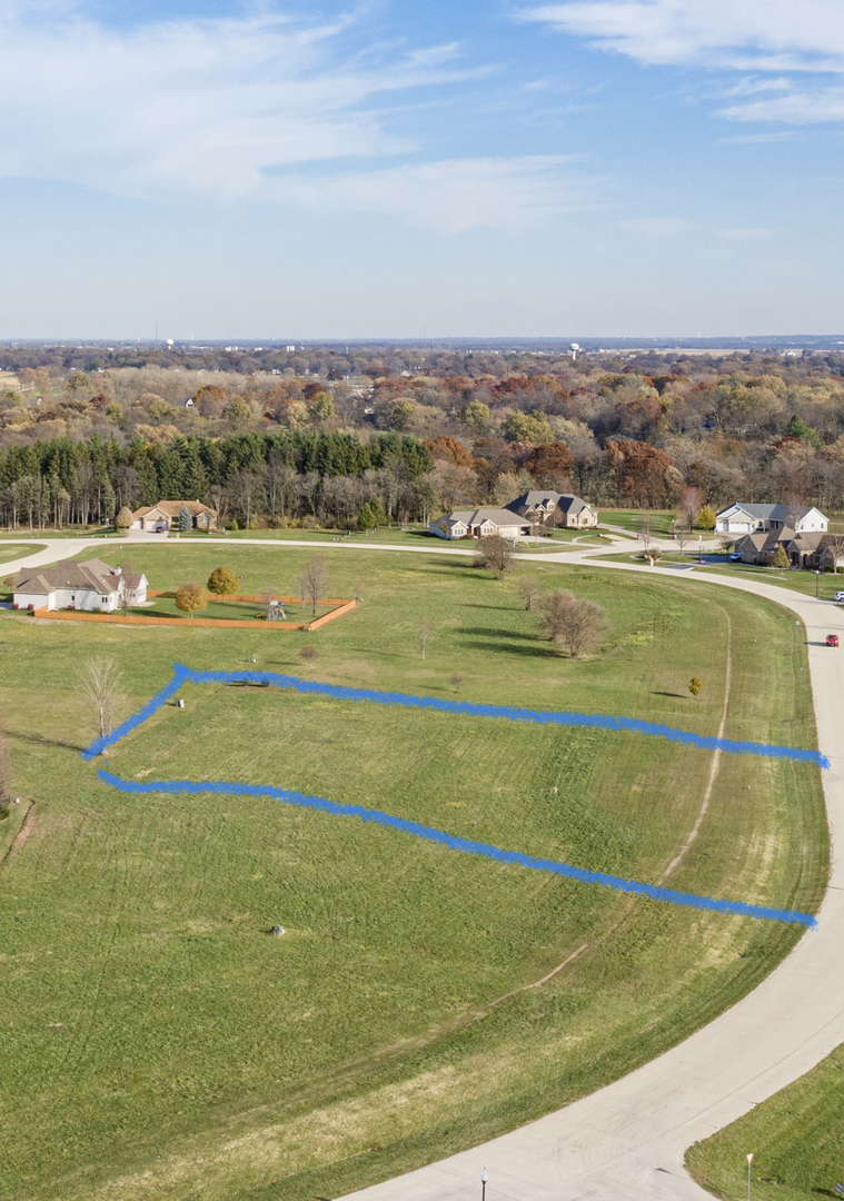 980 Prairie View Drive Somonauk, IL 60552 - Photo 2 of 7 a view of an ocean and houses