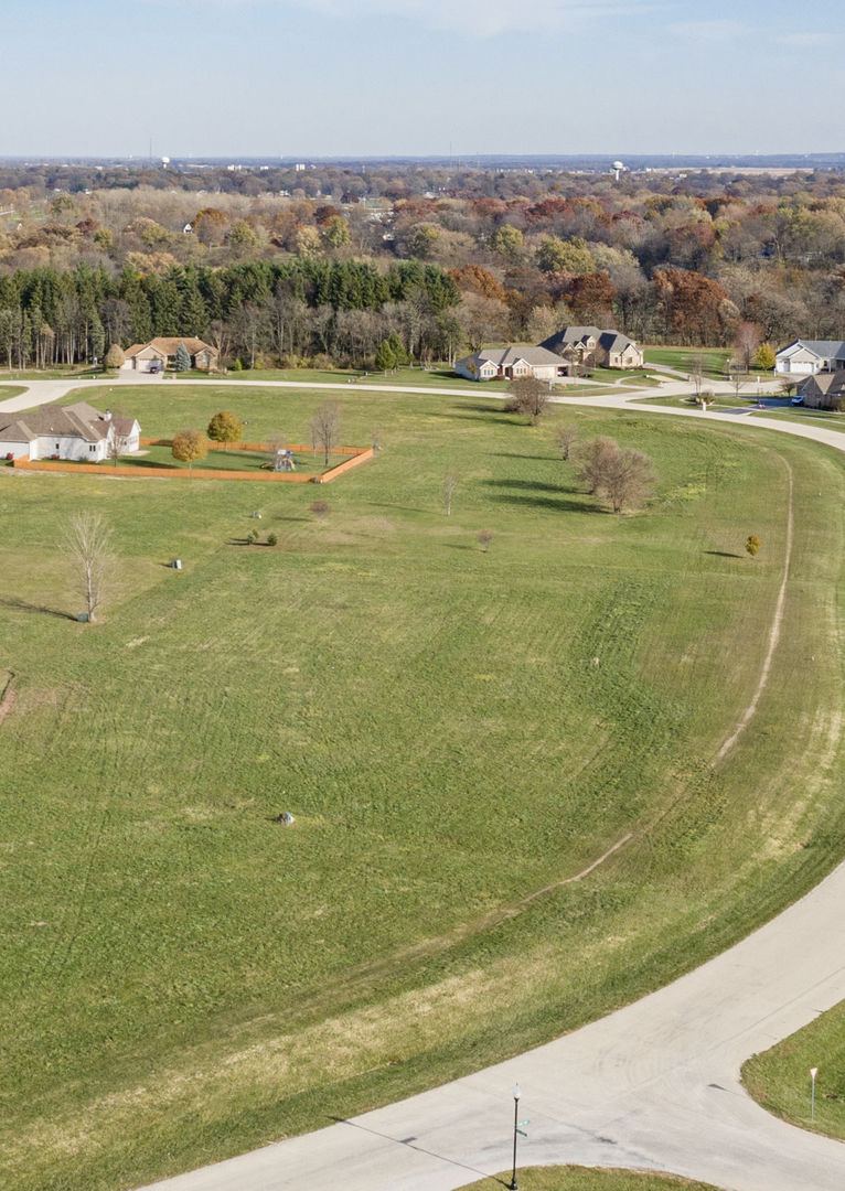 980 Prairie View Drive Somonauk, IL 60552 - Photo 5 of 7 a view of an ocean and a mountain view