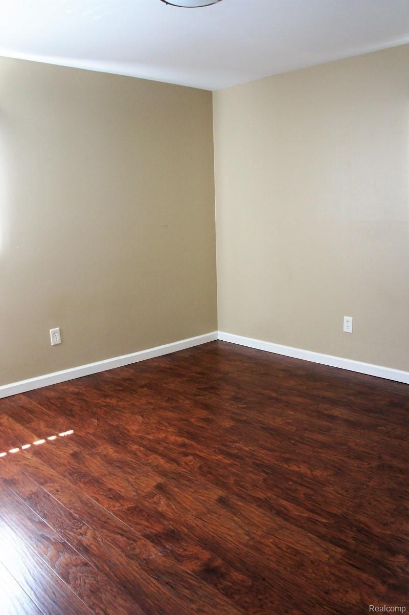 3174 Avon Manor Road Rochester, MI 48307 - Photo 14 of 18 Avon Manor Bed 3.JPG