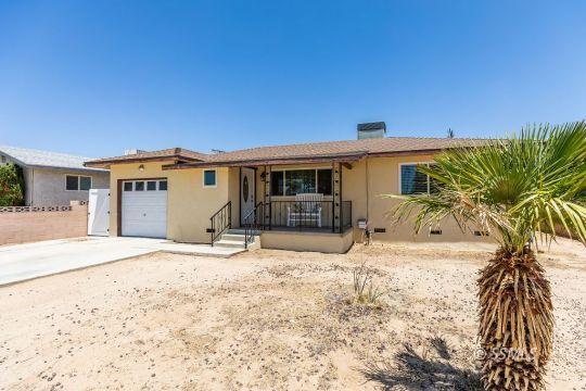 240 West Graaf Avenue Ridgecrest, CA 93555 - Photo 3 of 28 a view of a house with a snow in the background