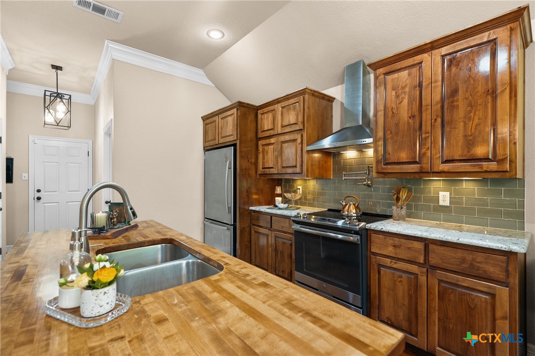 2405 Twin Ridge Court Belton, TX 76513 - Photo 14 of 30 a kitchen with stainless steel appliances granite countertop a sink a stove and refrigerator