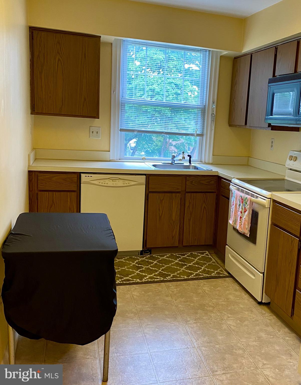 500 East Lancaster Avenue, Unit 118D Wayne, PA 19087 - Photo 7 of 12 kitchen