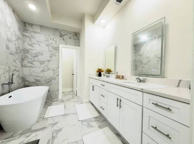 $2,700 | 6717 St Augustine Street, Houston, TX 77021