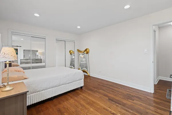 $229,900 | 9460 Dee Road, Unit 2H, Des Plaines, IL 60016