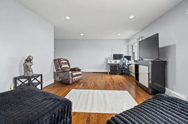 $229,900 | 9460 Dee Road, Unit 2H, Des Plaines, IL 60016
