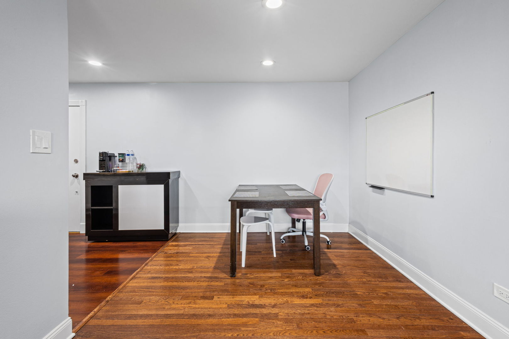 9460 Dee Road, Unit 2H Des Plaines, IL 60016 - Photo 8 of 22 Gallery Image 8