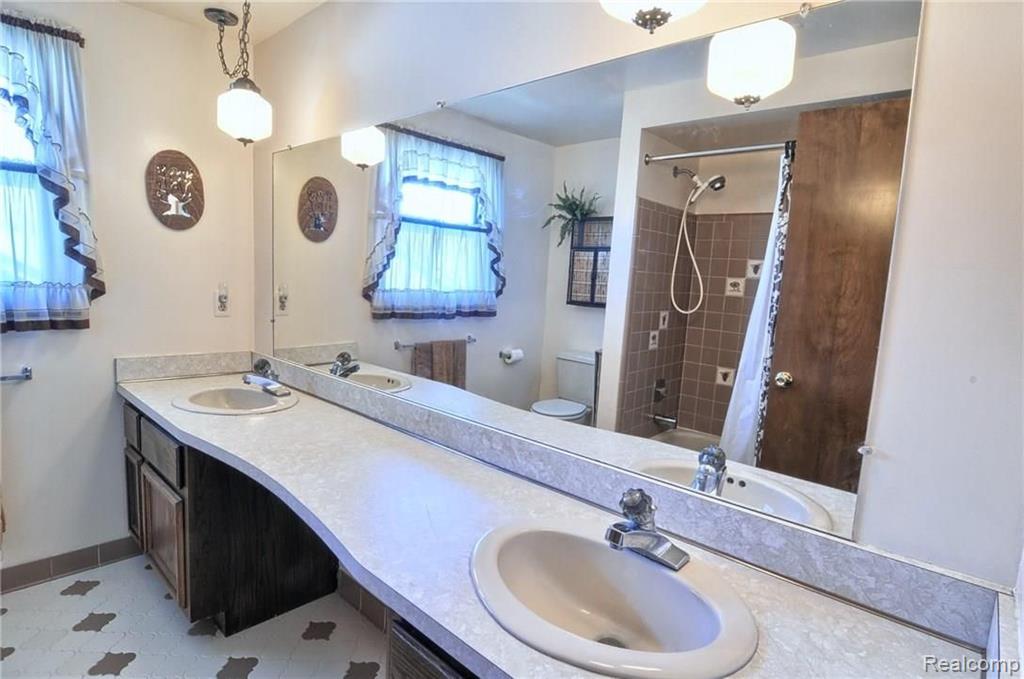 57 Stonetree Circle Rochester, MI 48309 - Photo 30 of 38