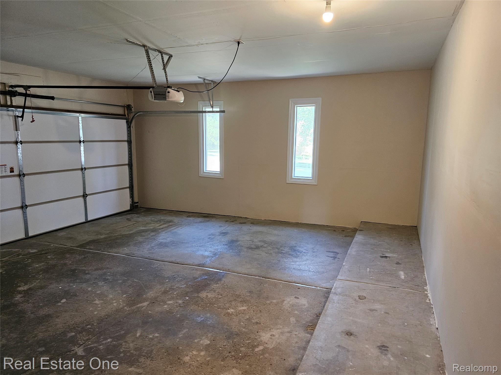 2070 Winchester Road Rochester, MI 48307 - Photo 23 of 26 20260902_151142.jpg