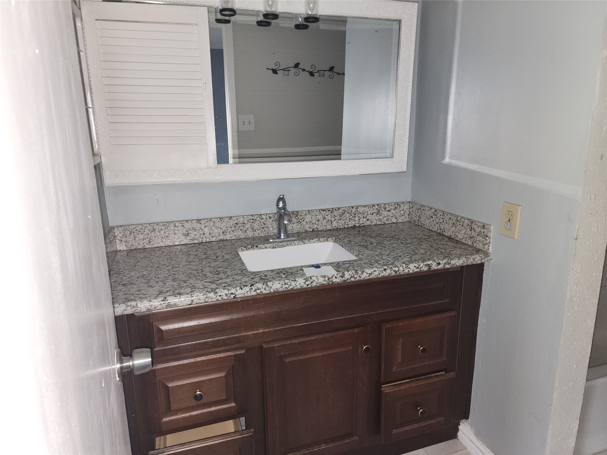 7781 Cook Road Houston, TX 77072 - Photo 12 of 17 Bedroom2 Vanity