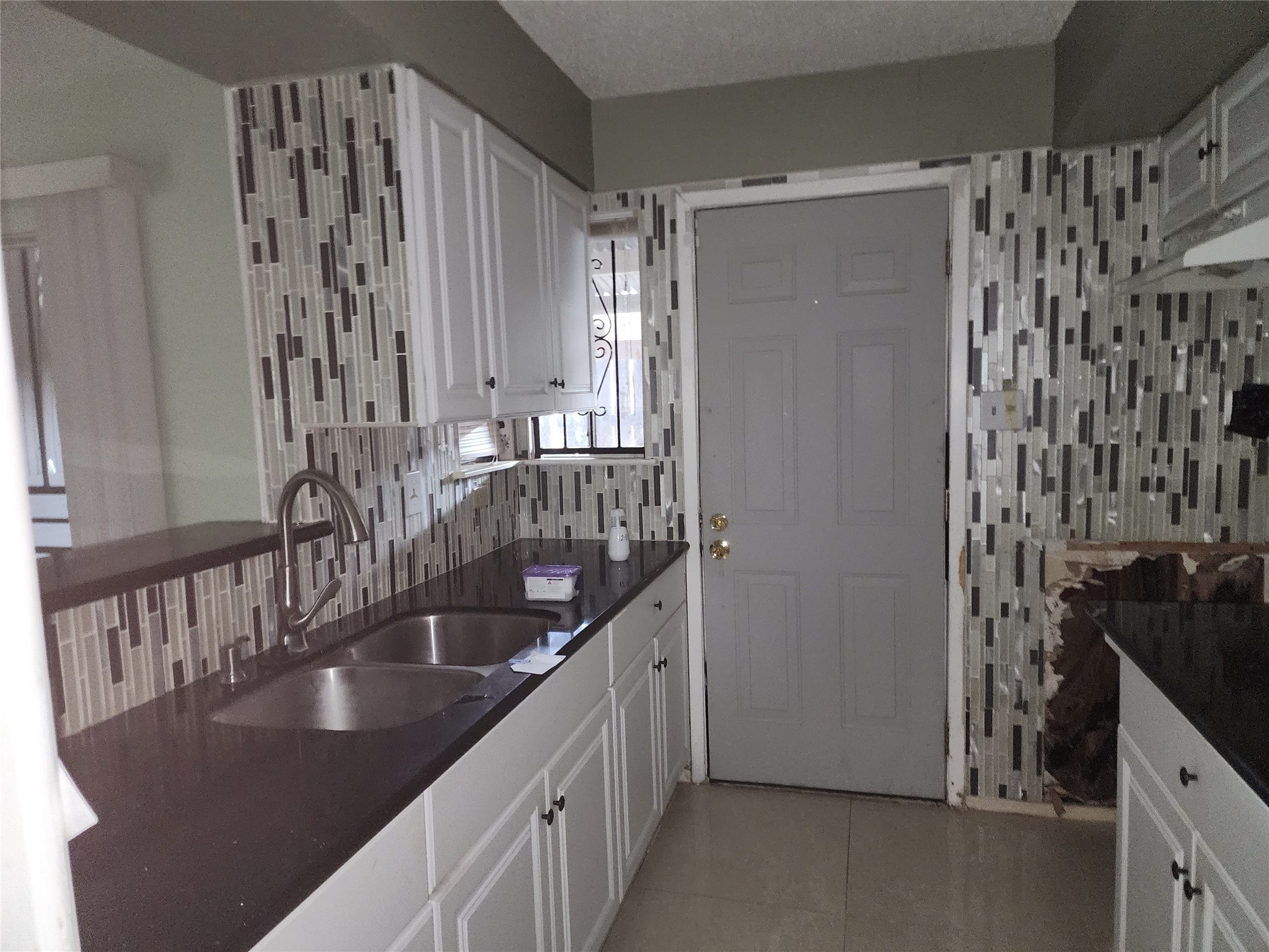 7781 Cook Road Houston, TX 77072 - Photo 7 of 17 Kitchen