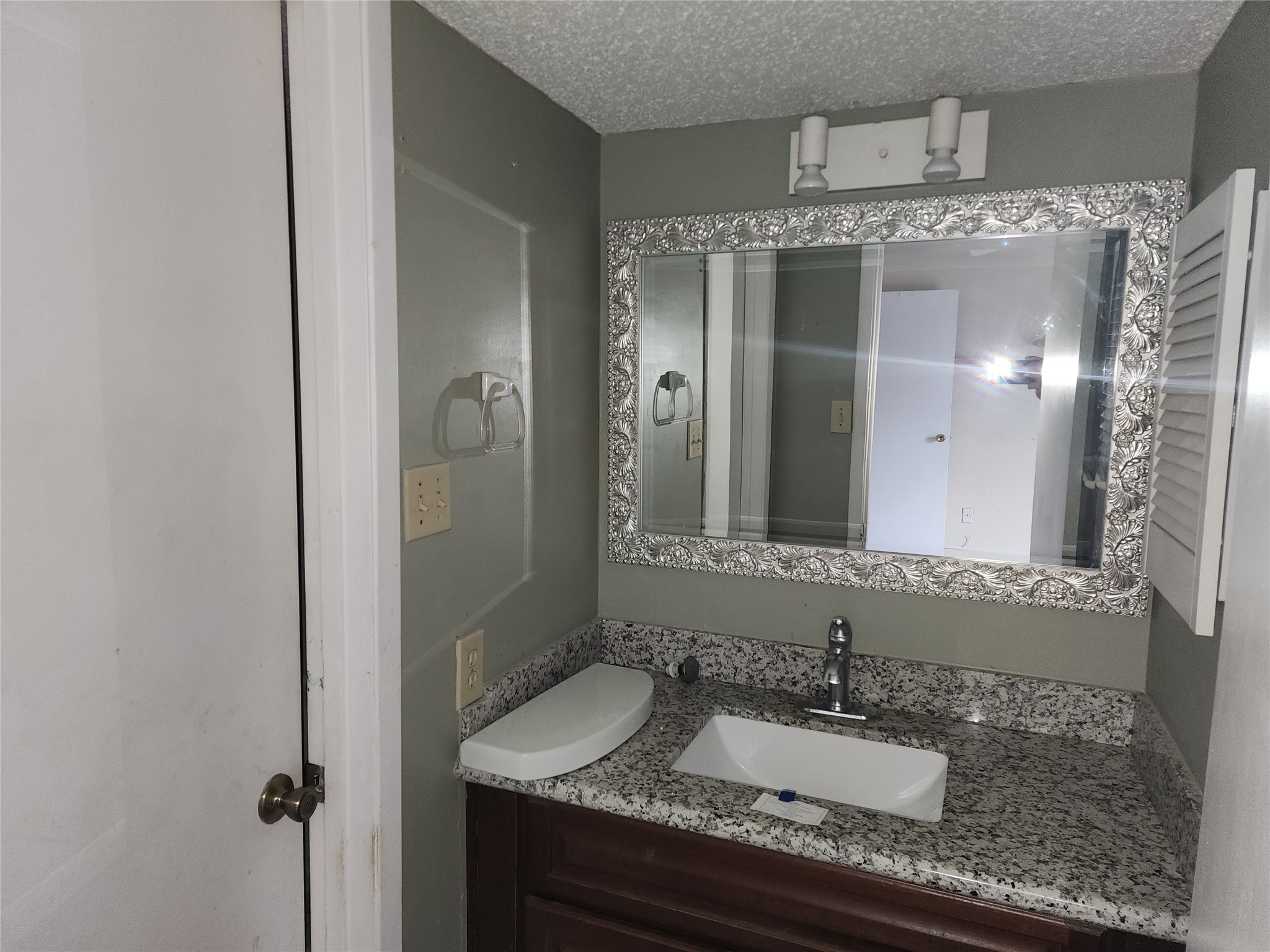 7781 Cook Road Houston, TX 77072 - Photo 10 of 17 Bedroom Bath