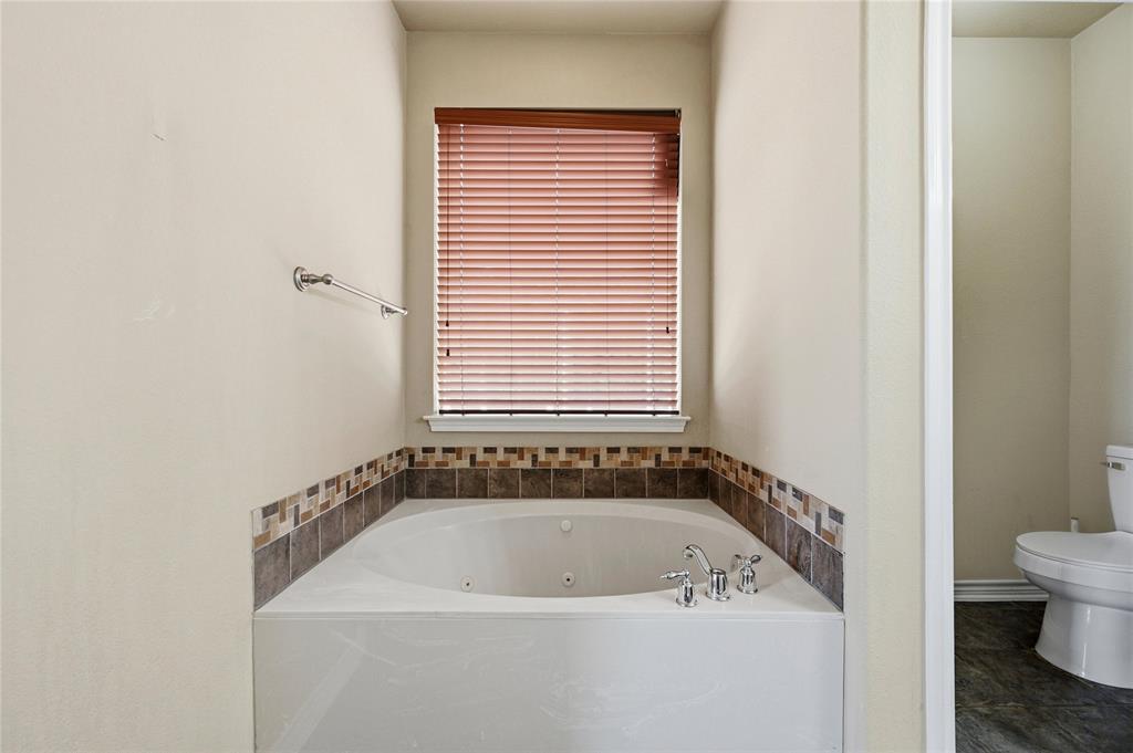 5129 Shelly Ray Road Fort Worth, TX 76244 - Photo 21 of 36 Jetted tub