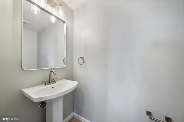 $3,200 | 5317 Oldcastle Lane, Springfield, VA 22151