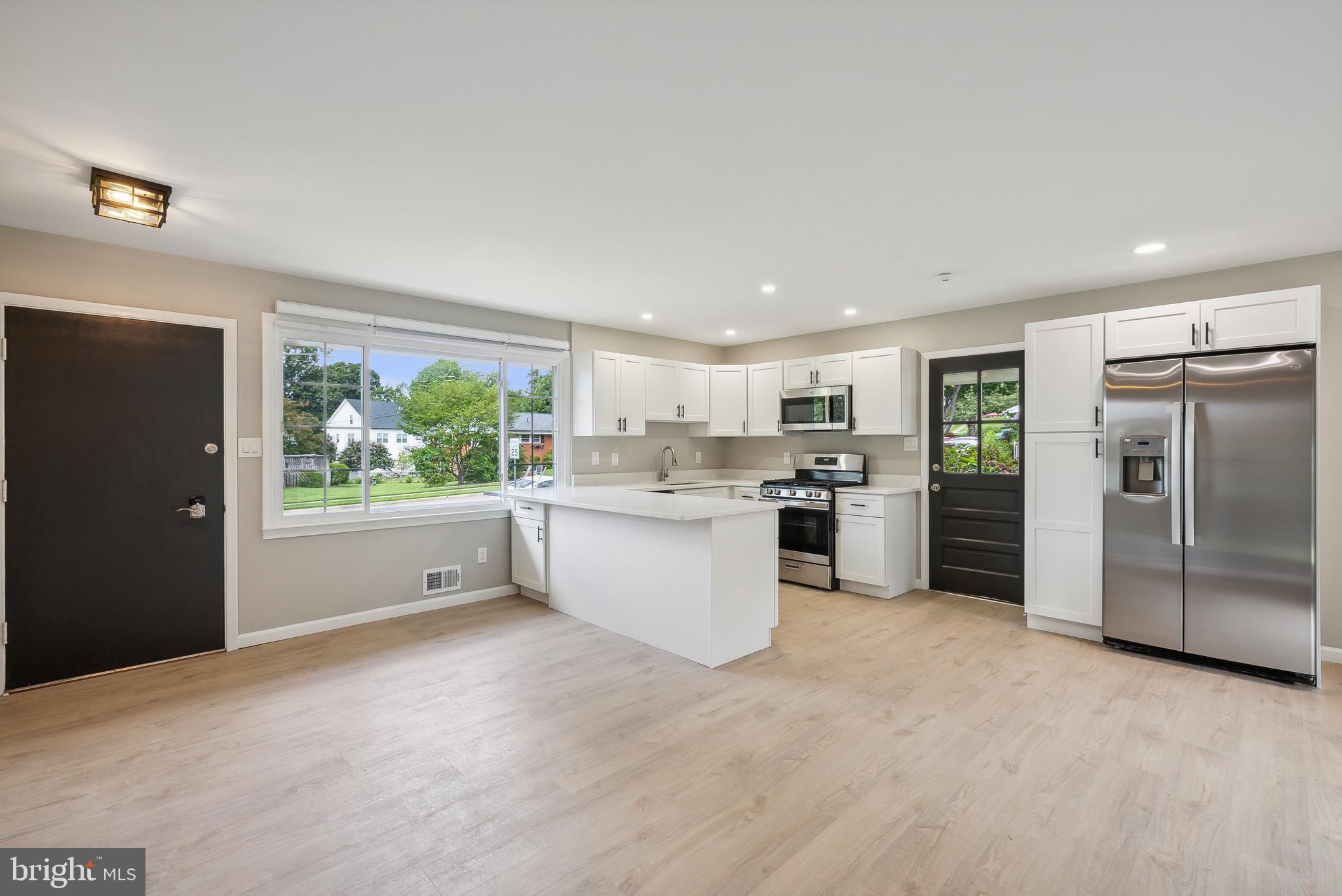 5317 Oldcastle Lane Springfield, VA 22151 - Photo 3 of 37