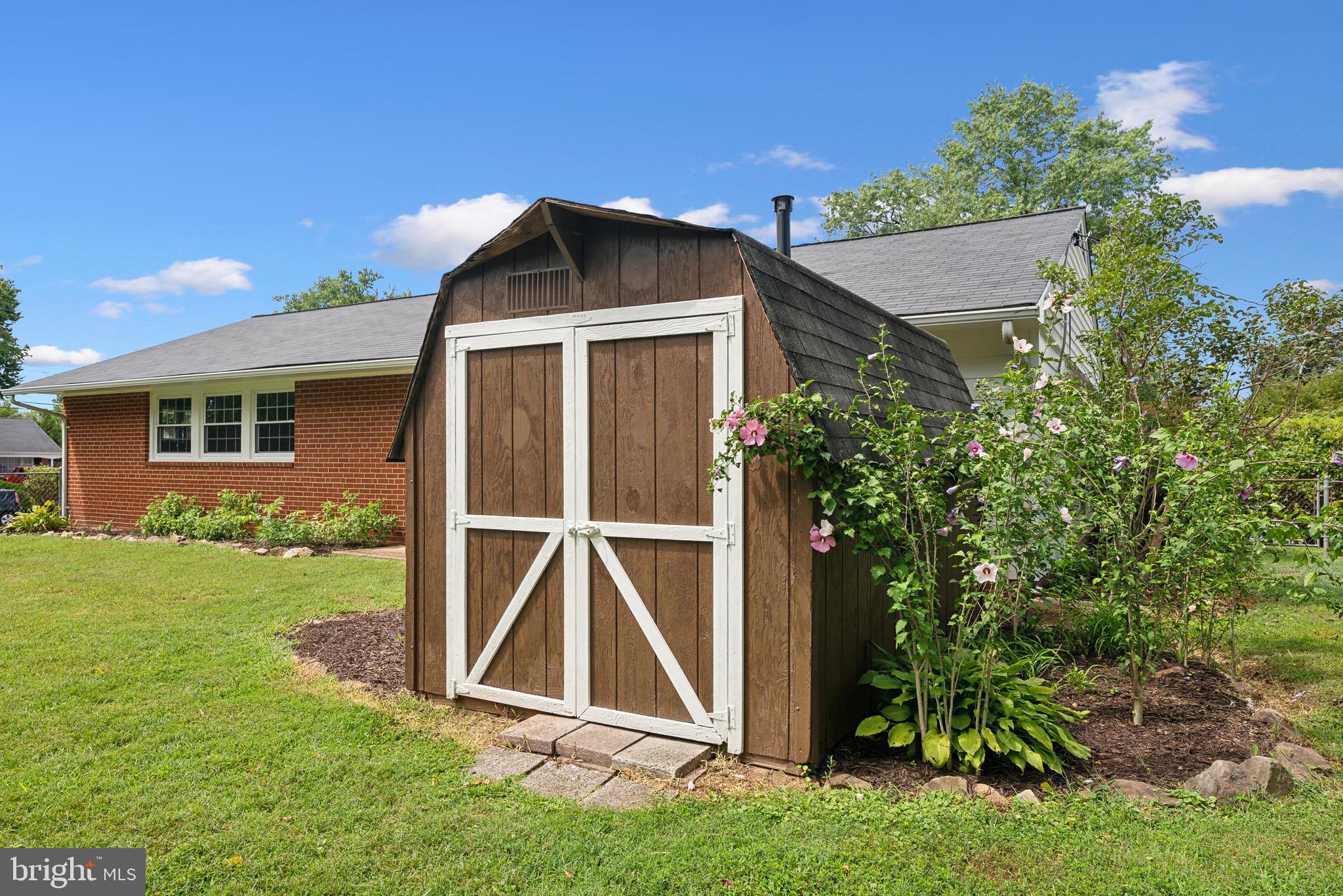 5317 Oldcastle Lane Springfield, VA 22151 - Photo 34 of 37