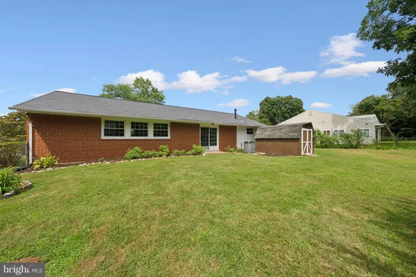 $3,200 | 5317 Oldcastle Lane, Springfield, VA 22151