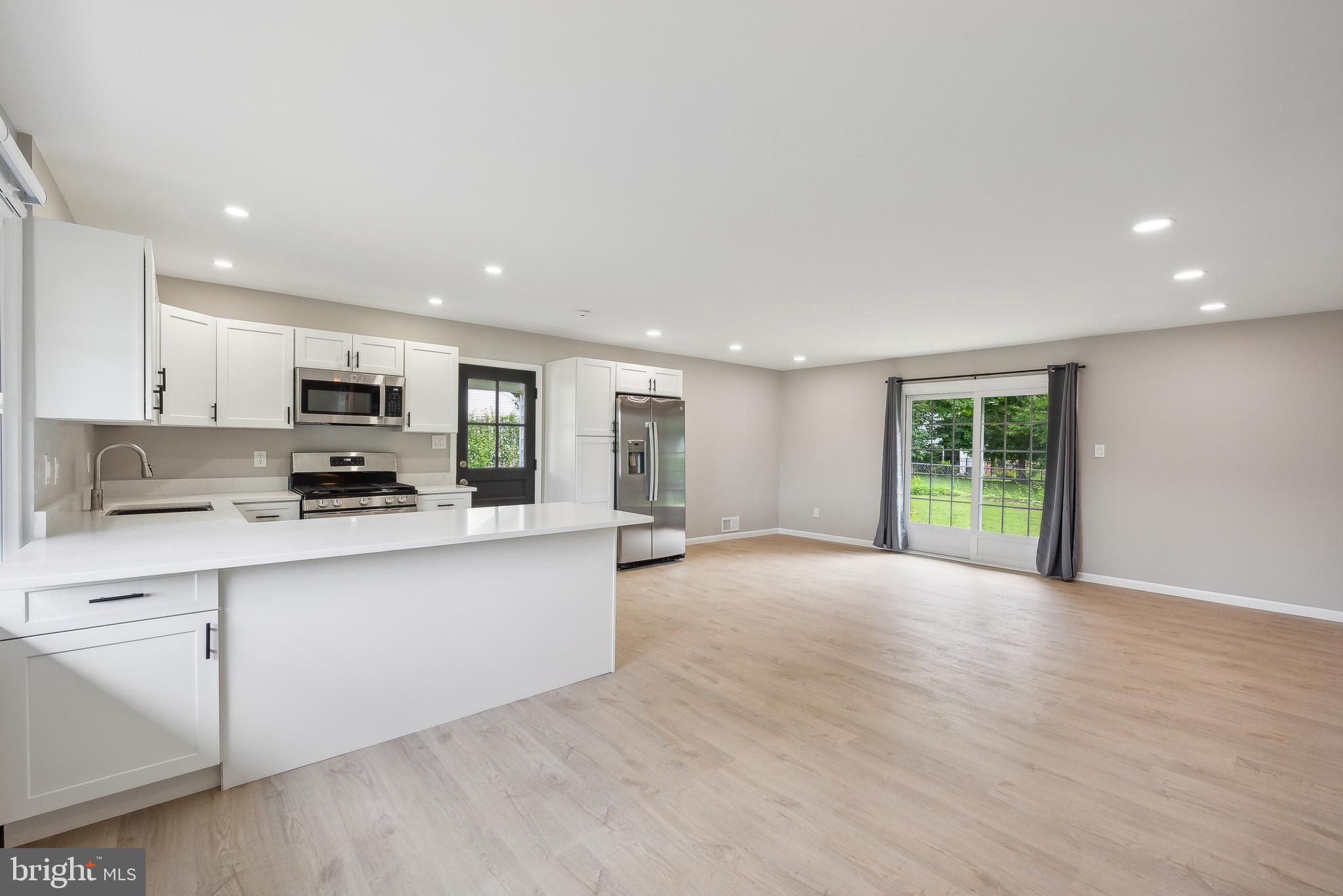 5317 Oldcastle Lane Springfield, VA 22151 - Photo 4 of 37