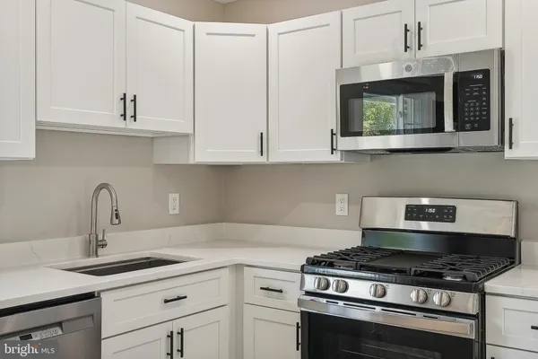 $3,200 | 5317 Oldcastle Lane, Springfield, VA 22151