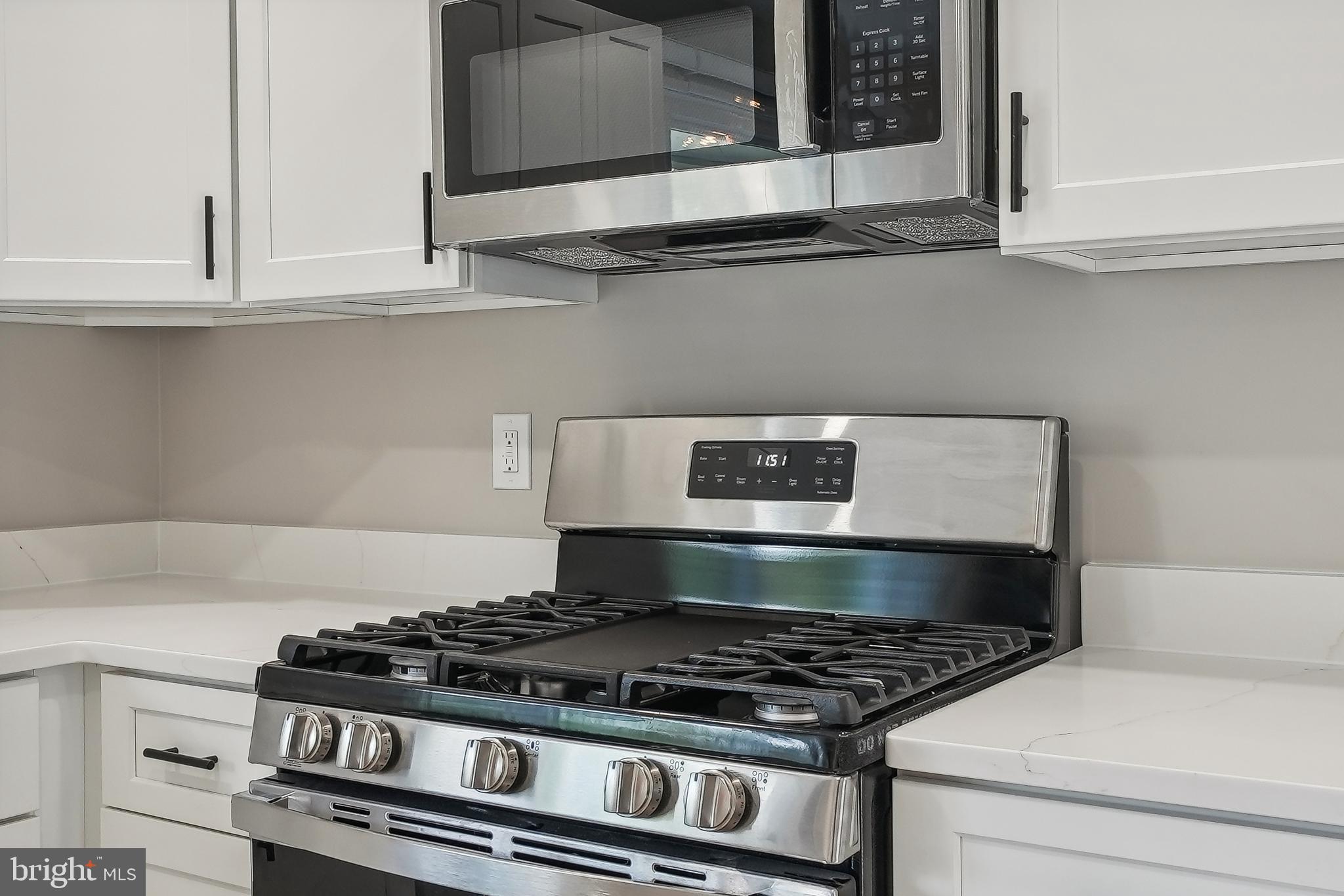 5317 Oldcastle Lane Springfield, VA 22151 - Photo 7 of 37