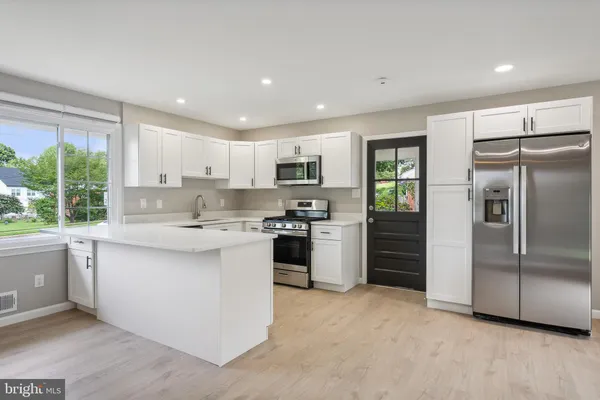 $3,200 | 5317 Oldcastle Lane, Springfield, VA 22151