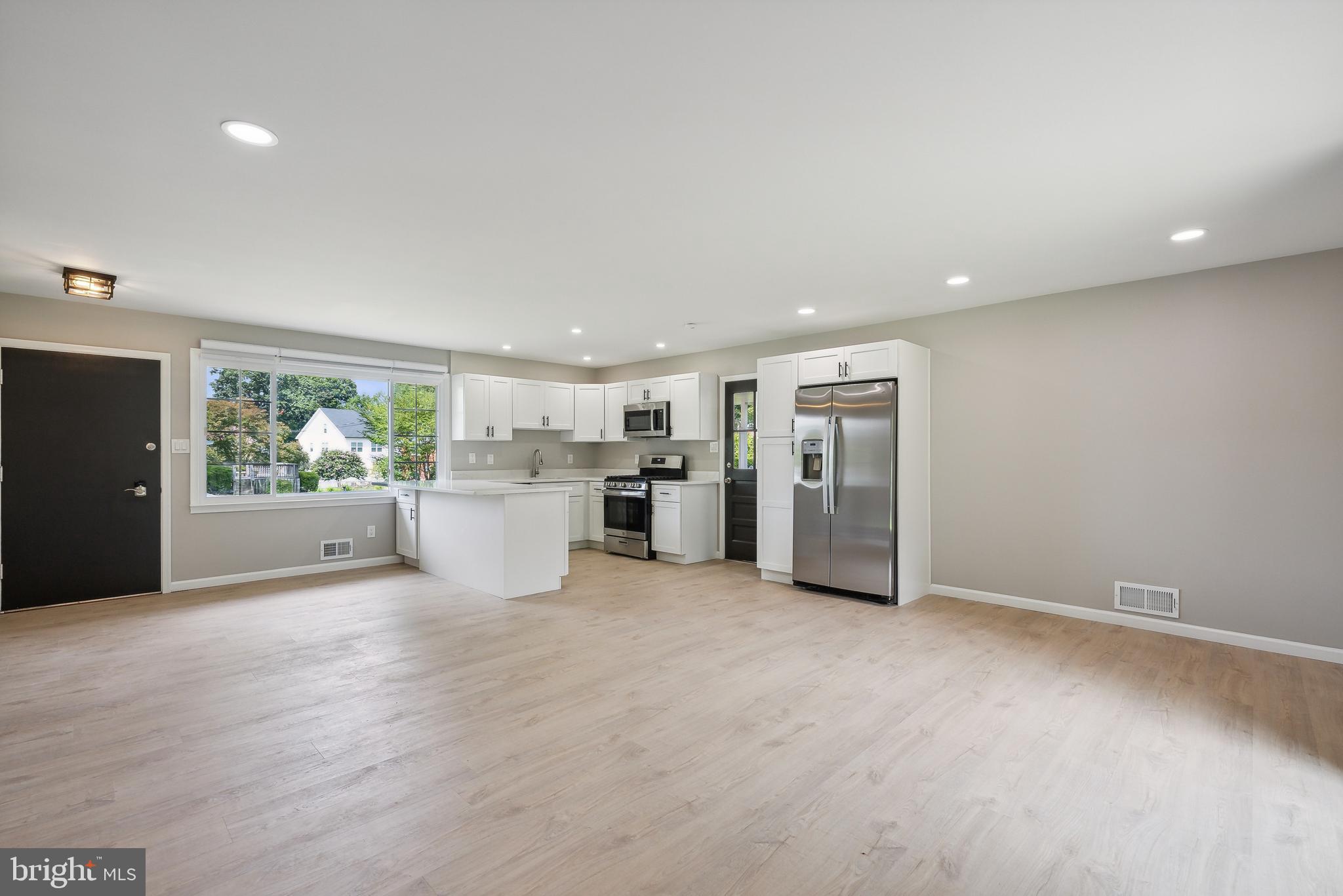 5317 Oldcastle Lane Springfield, VA 22151 - Photo 9 of 37