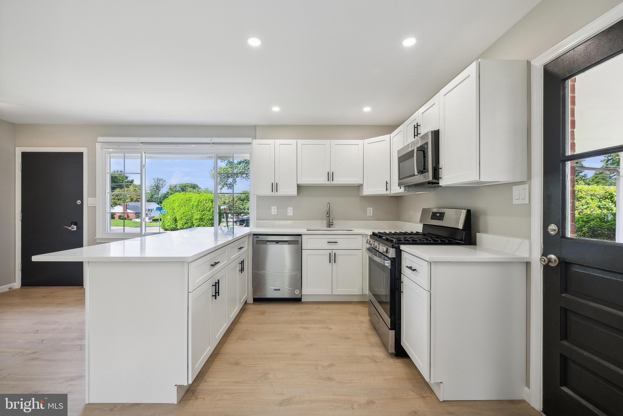 5317 Oldcastle Lane Springfield, VA 22151 - Photo 10 of 37