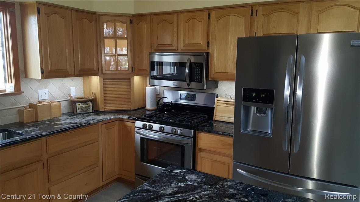 10352 Weber Road Columbus, MI 48063 - Photo 11 of 46 Updated Kitchen with Granite and SS Appliances