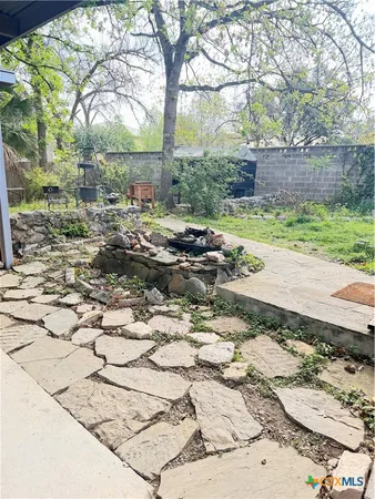 $995 | 365 South Sycamore Avenue, New Braunfels, TX 78130