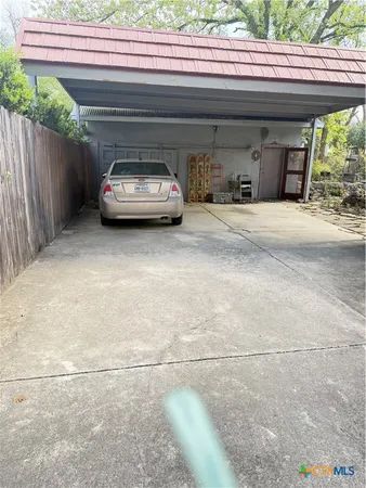 $995 | 365 South Sycamore Avenue, New Braunfels, TX 78130