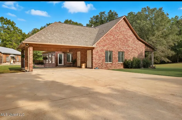 $650,000 | 2275 Frank Hall Road, Bolton, MS 39041