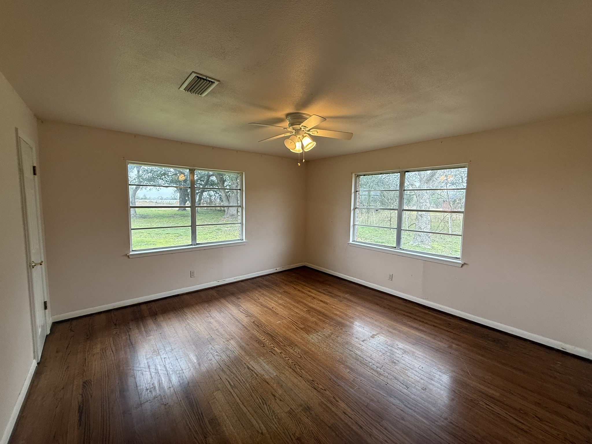 13907 Mueck Road Needville, TX 77461 - Photo 21 of 27 an empty room that has a window