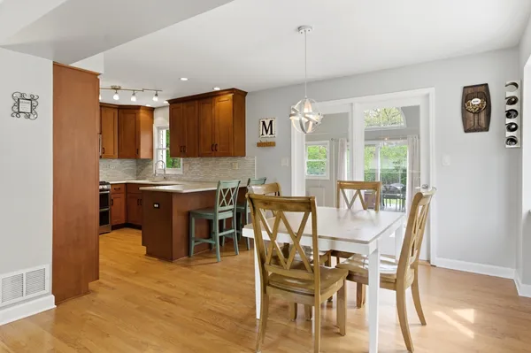 $559,900 | N717 Knollwood Drive, Wheaton, IL 60187