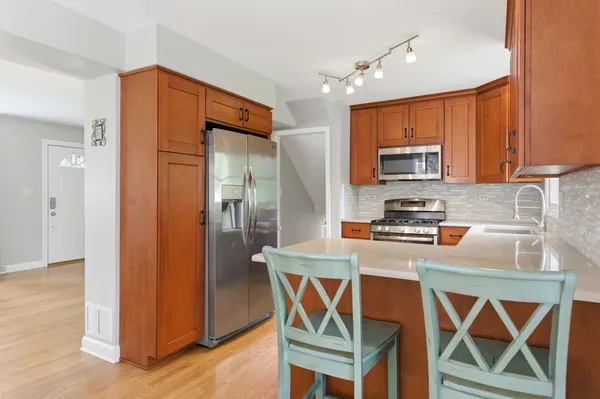 $559,900 | N717 Knollwood Drive, Wheaton, IL 60187