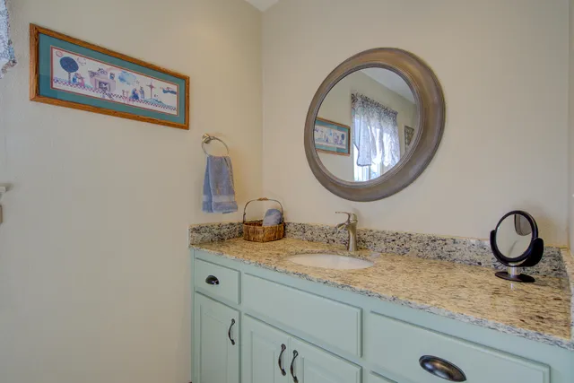 $575,000 | 12249 Manzanoaks Drive, Redding, CA 96003