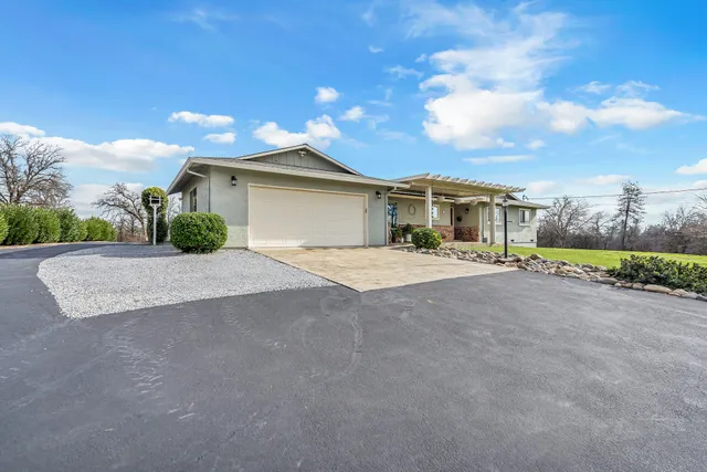 $575,000 | 12249 Manzanoaks Drive, Redding, CA 96003