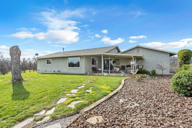 $575,000 | 12249 Manzanoaks Drive, Redding, CA 96003