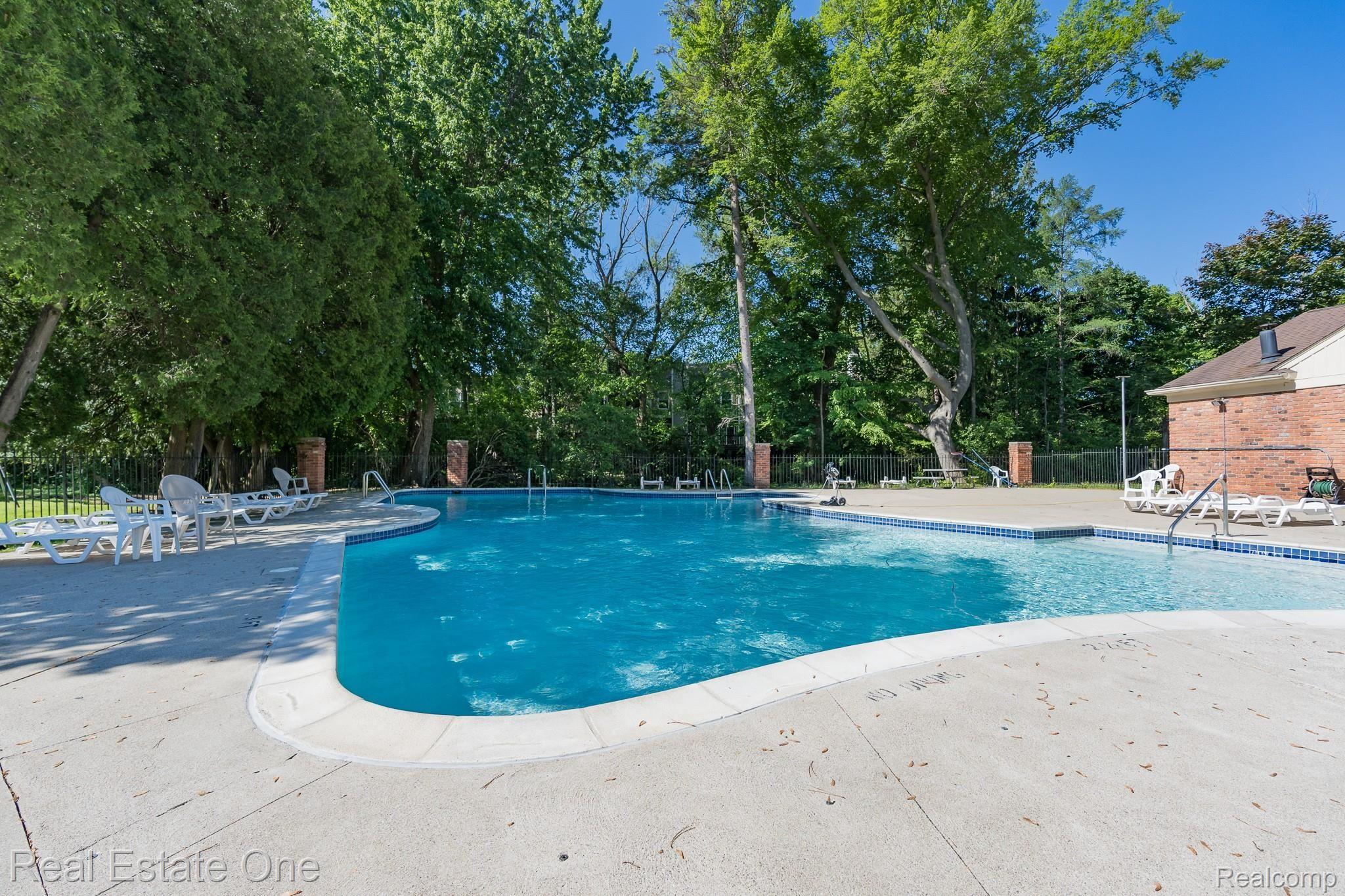 1370 Crescent Lane, Unit 302 Rochester, MI 48306 - Photo 34 of 41 Kings Cove 08.jpg