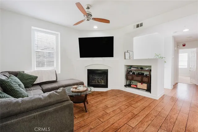 $489,000 | 23437 Abbey Glen Place, Valencia, CA 91354