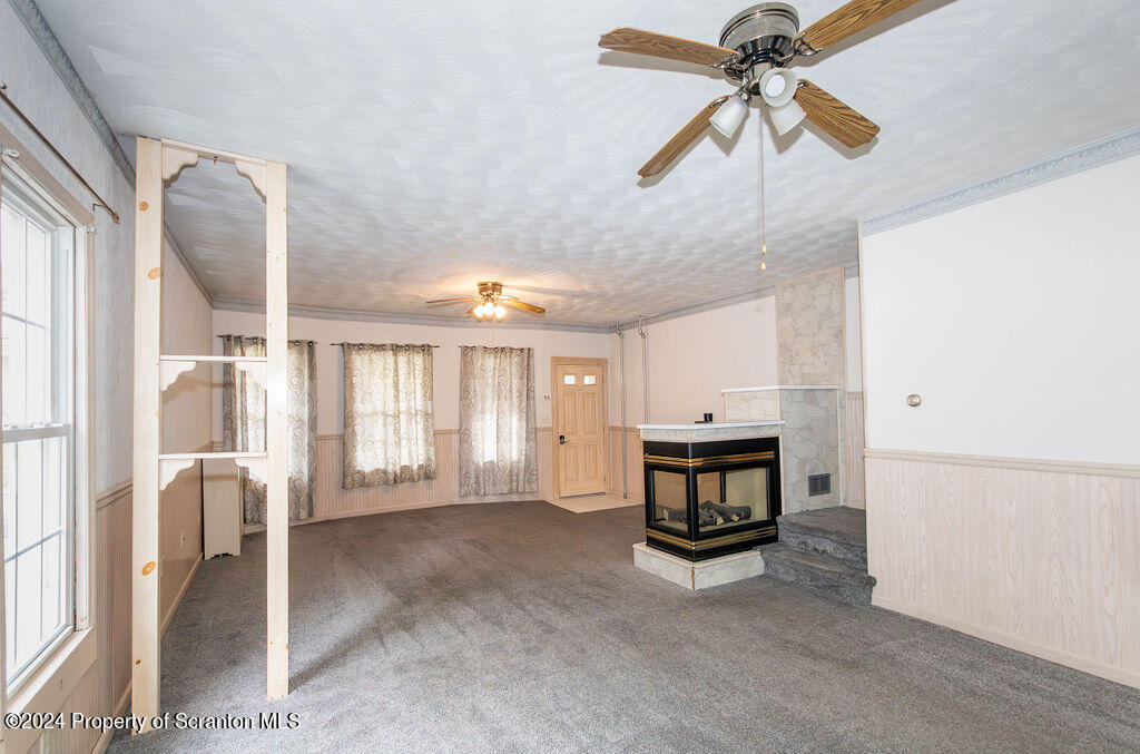 1148 West Locust Street Scranton, PA 18504 - Photo 15 of 40 a living room with furniture