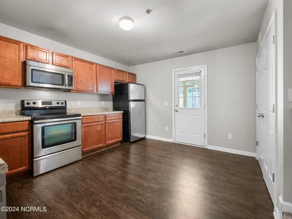 $1,250 | 136 Greenford Place, Jacksonville, NC 28540