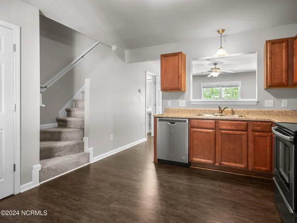 $1,250 | 136 Greenford Place, Jacksonville, NC 28540