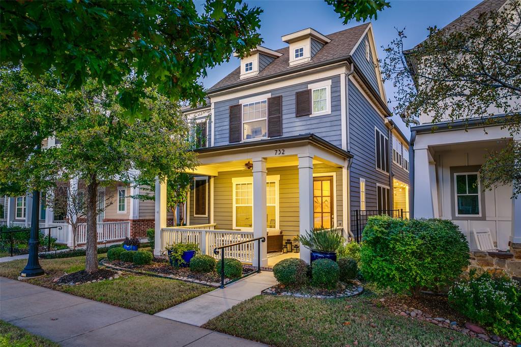 Welcome home! This spacious front porch is waiting for you to sit, visit and relax with a ceiling fan and manual shade provided for those days of sunshine!